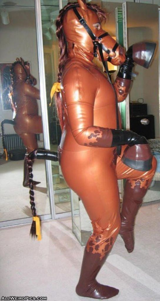 Weird_Horse_Costume